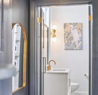 Cannonborough Elliotborough Apartment | Beautiful Renovated Apartment One Block from King