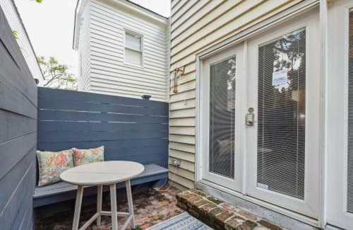 Cannonborough Elliotborough Apartment | Beautiful Renovated Apartment One Block from King