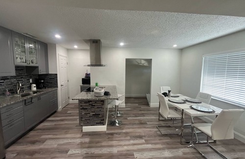 St. Cloud House | Beautiful Renovated house with 3 bedrooms 2 bathrooms and a big pool all covered