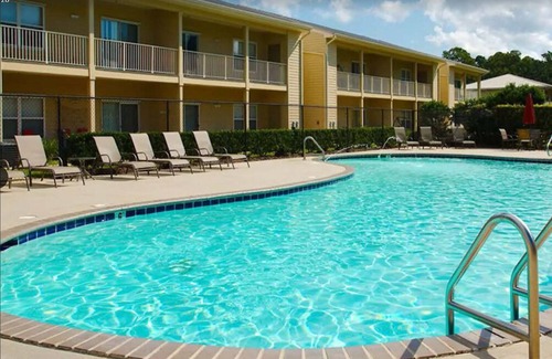 Gulf Shores Condo | Beautiful renovated condo in the courtyard right beside pool 1st floor