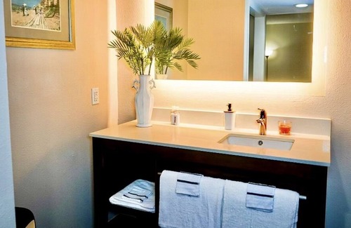 Southfield Apartment | Beautiful, Renovated, Cozy, Modern & Quiet Studio Apartment in Southfield MI!
