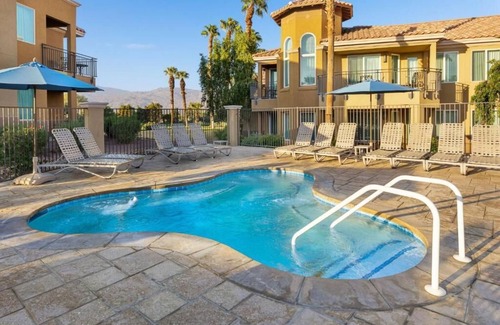 Palm Desert Resort | Beautiful resort, all amenities included. Free wi-fi, free parking.