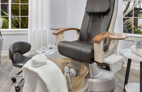 Williamsburg Resort | Beautiful resort guest room - sleeps four - NEW VERY REDUCED rate till 1/2/24