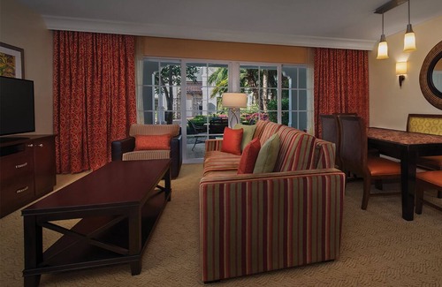 Florida Central Atlantic Coast Resort | BEAUTIFUL resort near theme parks! LR, full kitchen, bedroom and bathroom.