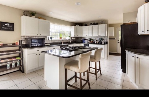 Yaphank House | Beautiful Resort Like Home: Game room, Gym & Pool