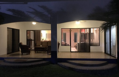 Las Lomas House | Beautiful rest house with mountain view