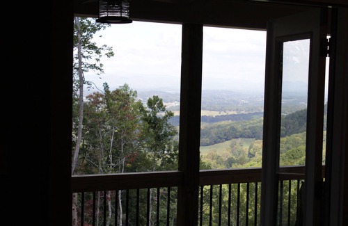 Leicester House | Beautiful retreat on 6 acre private mountain with the most breathtaking views
