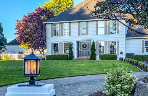 Brush Prairie House | BEAUTIFUL RETREAT W/ AMAZING VIEWS, FUN AMENITIES & CLOSE TO DOWNTOWN