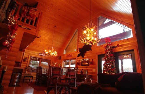 Piney Creek Cabin | Beautiful River Front Cabin-Piney Creek, NC