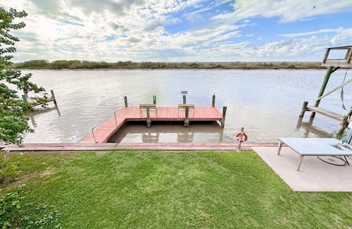 Matagorda House | Beautiful River House w/lighted fishing pier & great sunsets!