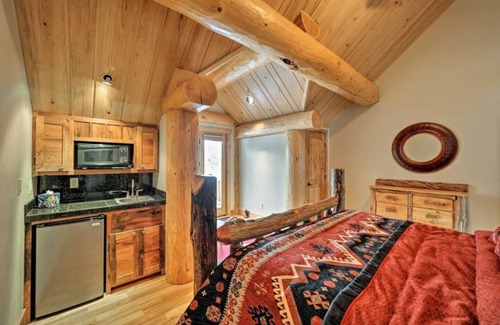 San Juan River Village House | Beautiful Riverfront Log Home With Prvt Hot Tub and Astonishing view, Sleeps 12