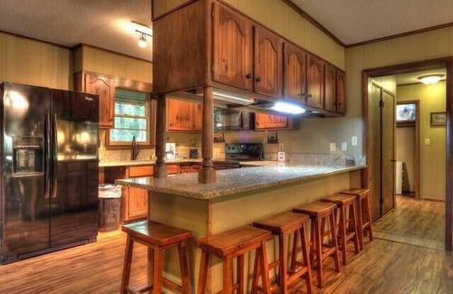 Pittman Center Cabin | Beautiful riverside cabin, sleeps 18!