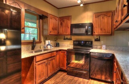 Pittman Center Cabin | Beautiful riverside cabin, sleeps 18!