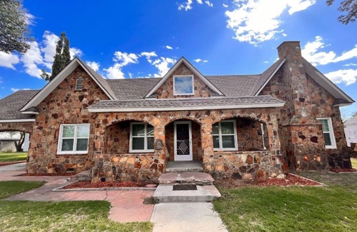 Monahans House | Beautiful Rockhouse