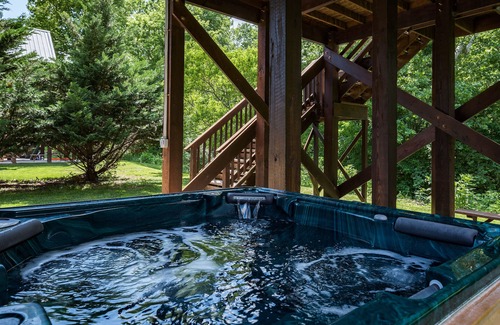 Luray Cabin | Beautiful Romantic River front cabin with mountain views,fantastic location!