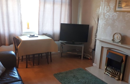 Rowton Apartment | Beautiful Romantic Village House With Netflix