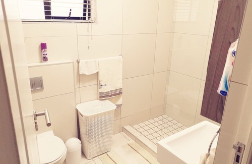 Cape Town House | Beautiful Rondebosch East Home - Gay Friendly
