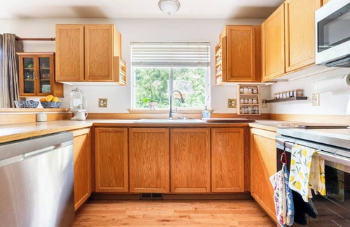 Holly House | BEAUTIFUL ROOM FOREST VIEW