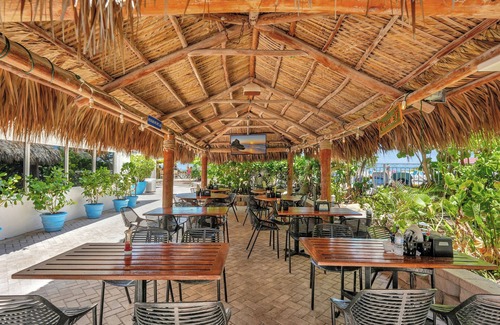 Galt Mile Apartment | Beautiful room on the beach