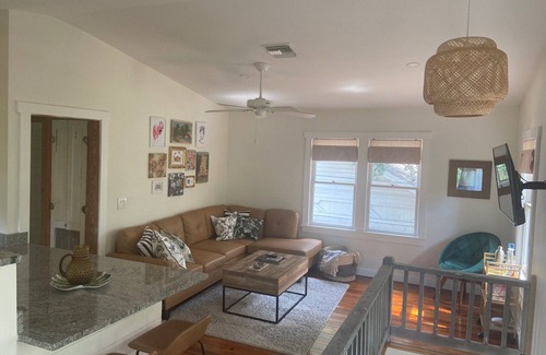 St. Petersburg Cottage | Beautiful Roser Park Cottage - Walk to Downtown - 15 min Drive to Beaches