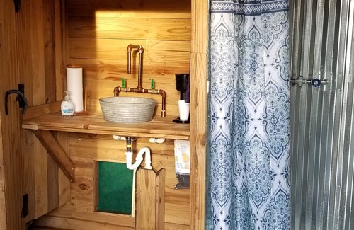 Fort Pierce Villa | Beautiful Rustic Decor - The Den