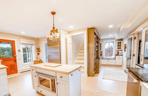 Lincoln House | Beautiful, rustic home w/on-site playground, deck, patio, grill, and fireplace