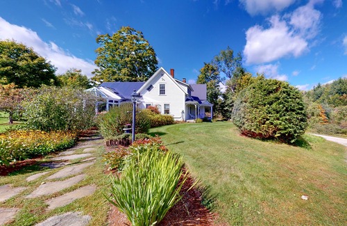 Lincoln House | Beautiful, rustic home w/on-site playground, deck, patio, grill, and fireplace