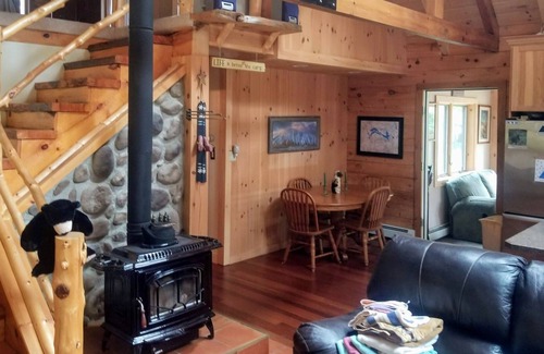 Stratton House | Beautiful Rustic Log Home, 10 minutes from Sugarloaf Mountain Ski Resort