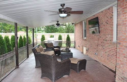 Murfreesboro House | Beautiful Rustic Murfreesboro Home just minutes from I24, MTSU and more