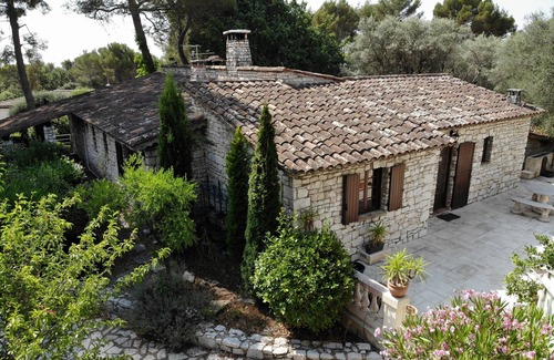 Les Maillans Villa | Beautiful stone bastide for 8 people with Mediterranean garden and pool