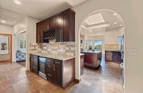 Fallbrook House | Beautiful San Diego (Fallbrook) Retreat on 2+ Acres with Amazing Mountain View