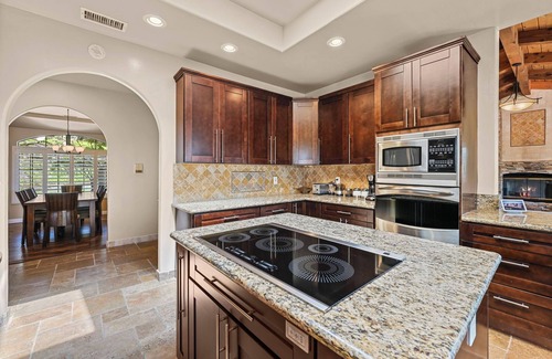 Fallbrook House | Beautiful San Diego (Fallbrook) Retreat on 2+ Acres with Amazing Mountain View
