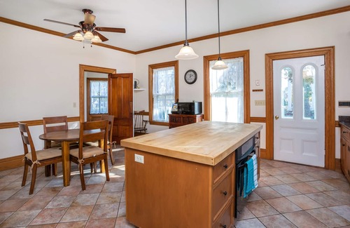 Centerville House | Beautiful Sea Captain's House walk to beach, central A/C and outdoor shower