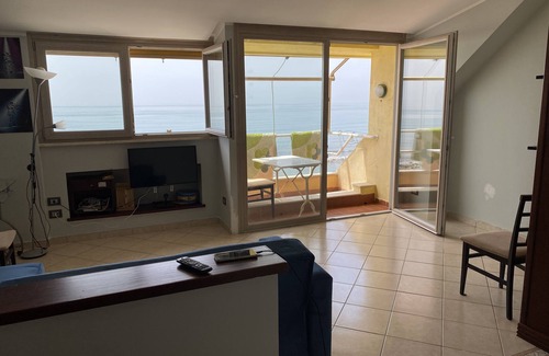 Quartiere XXXIII Lido di Ostia Ponente Apartment | BEAUTIFUL SEA FRONT MANSARD