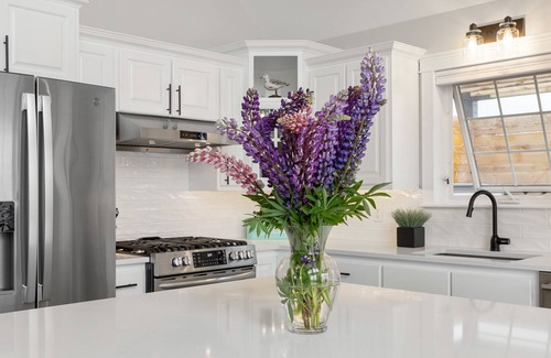 Bayview House | Beautiful seaside retreat close to Cavendish includes hot tub and pool table.