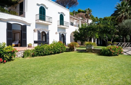 Marina Piccola Villa | Beautiful seaside home with pool +10% DISCOUNT ON BOOKINGS OVER 7 DAYS