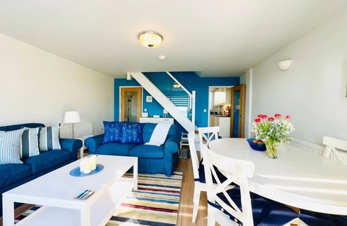 Aberdovey House | Beautiful Seaside House- Spectacular Views - Garden- Free Parking- Pets Allowed