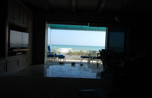 Hobe Sound House | Beautiful Secluded Beach House on prestigious Jupiter Island.n30 Day Minimum