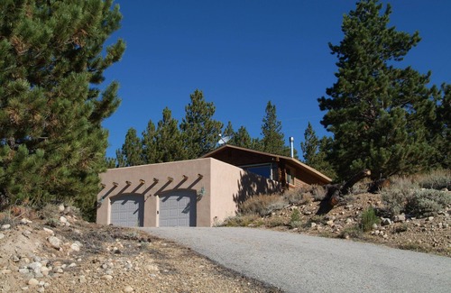 Twin Lakes House | Beautiful Serene Log-Adobe House Overlooking Twin Lakes