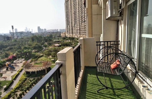 Noida Apartment | Beautiful Serviced apartment with garden and pool view