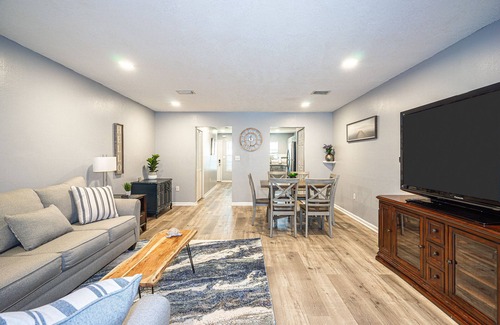 Lake Lorraine House | Beautiful Shalimar Townhome near the Beach