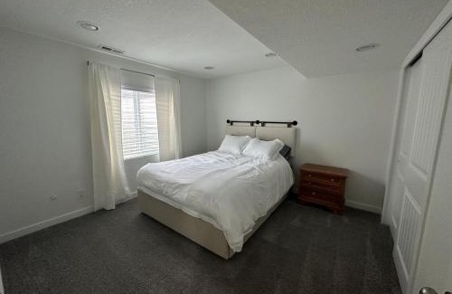 Sandy House | Beautiful Single Family Home in Sandy