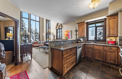 Sun Peaks House | Beautiful Ski In/ski out 3 Bdrm/2 Bath Townhouse With Private Hot Tub
