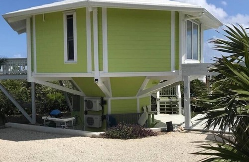 Hope Town Cottage | Beautiful Solar Powered Romantic Retreat With Dock Slip