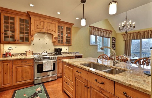 Ludlow House | Beautiful Solitude Village Condo with Private Balcony and Walk to Trail Ski Access