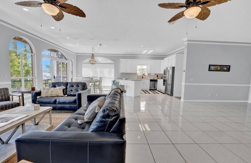 Biltmore Beach House | Beautiful South Lagoon House 4 BED 4 BATH, Boat Dock, no parking nightmares