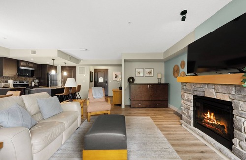 Dead Man's Flats Condo | Beautiful South Facing 2bd/2bth Condo with Hot Tub and Gorgeous Mountain Views!