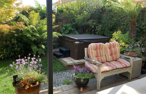 Sunshine Gardens House | Beautiful Spacious Single Family Home with Hot Tub