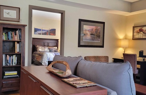 Nob Hill Condo | Beautiful Space in the Heart of NW Portland's Alphabet District