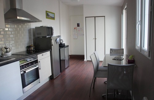 Piraillan Apartment | Beautiful spacious apartment with terrace, near Bassin